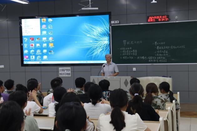 关工委梁志军老师以《强国复兴 勇担使命》开展主题教育