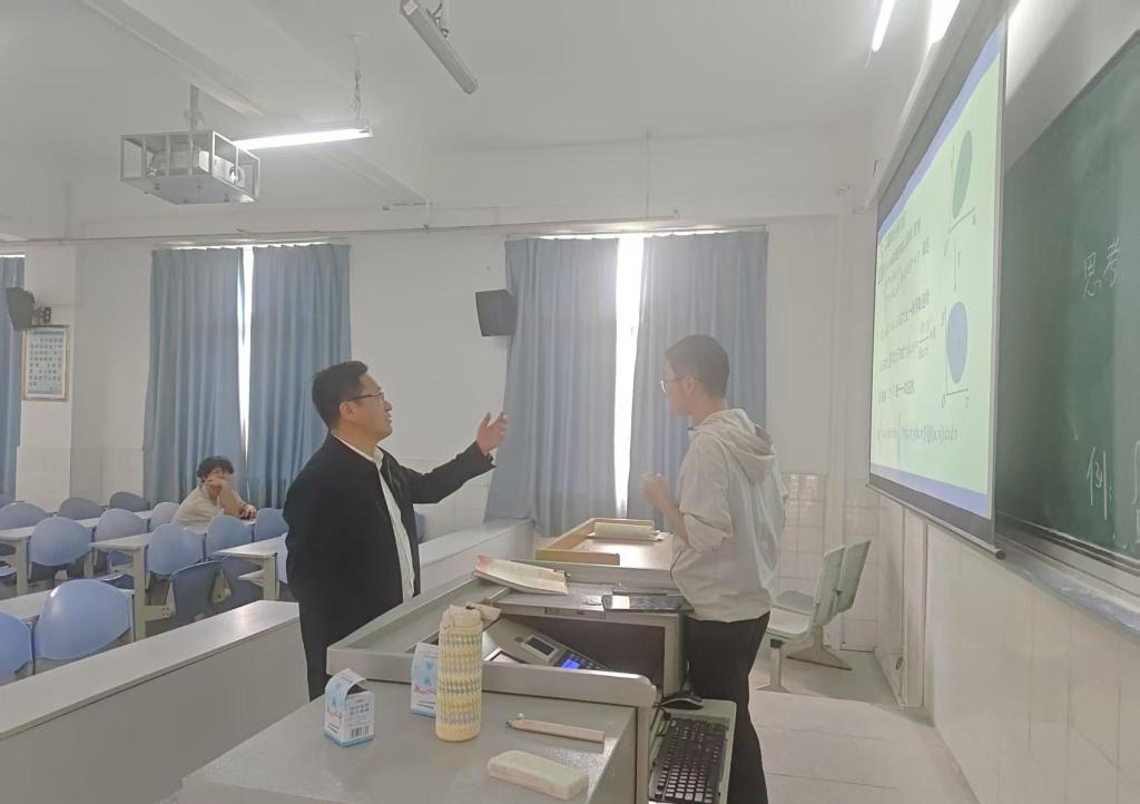 李兴贵董事长指导杨昊老师