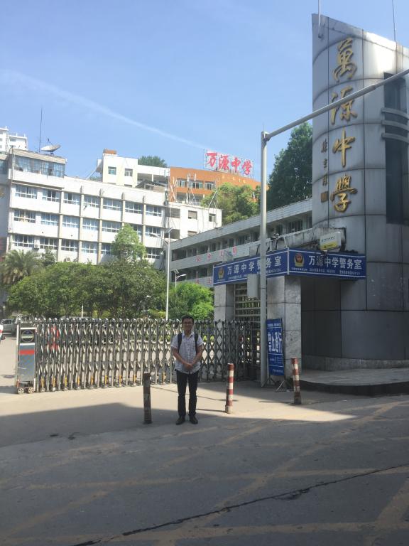 分团委书记朱华在万源中学