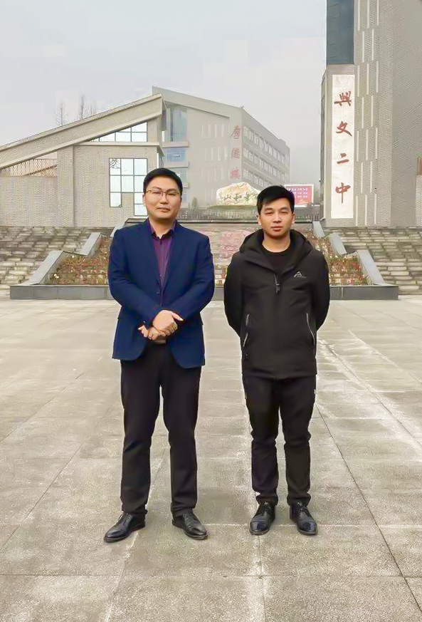 程江珂抵达兴文县第二中学