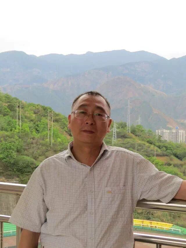 “员工最喜爱老师”刘冬兵
